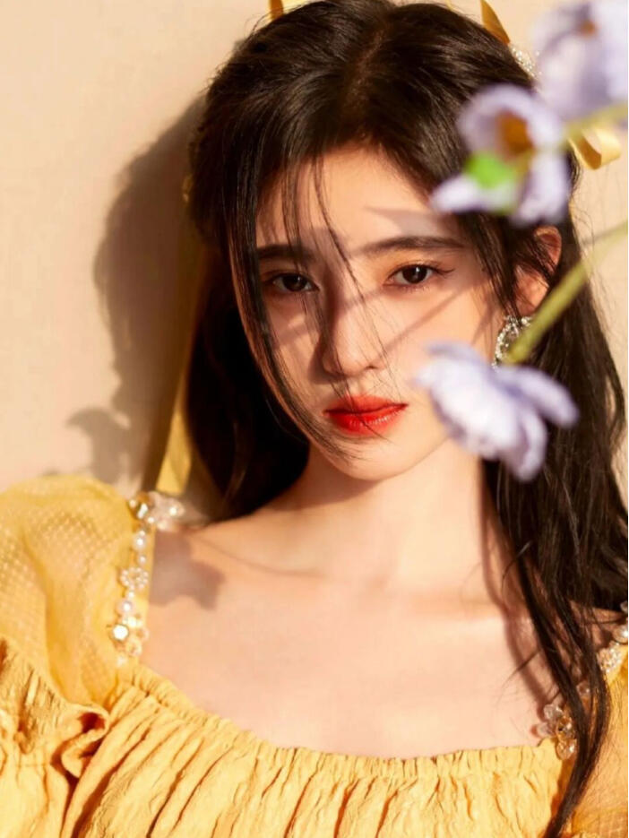鞠婧祎——清新淡雅