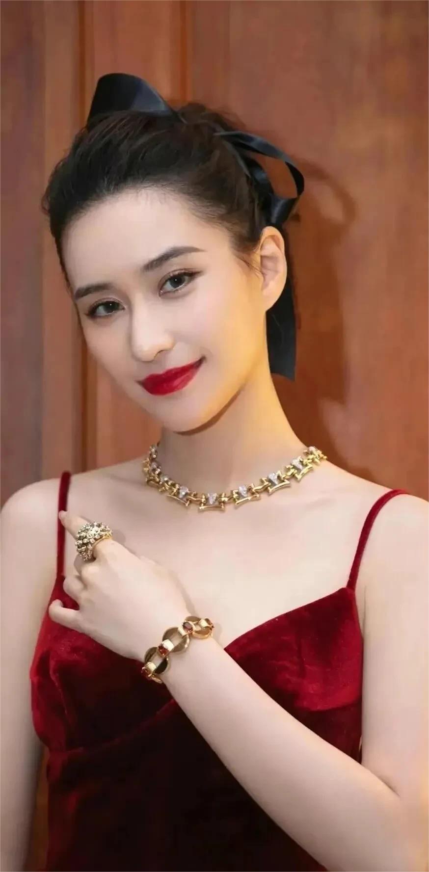 从梦想者到女主角，何超莲的星光之路