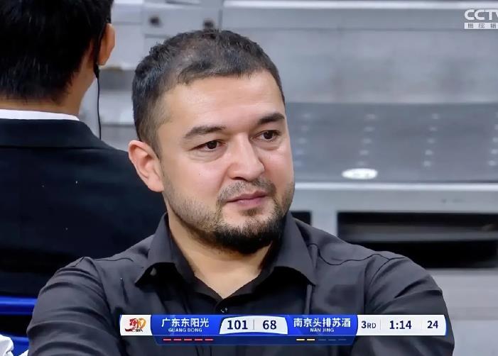 杜峰太欺负人了，看把西热力江都打成啥样了。
广东今晚大胜南京同曦40分，可谓是一