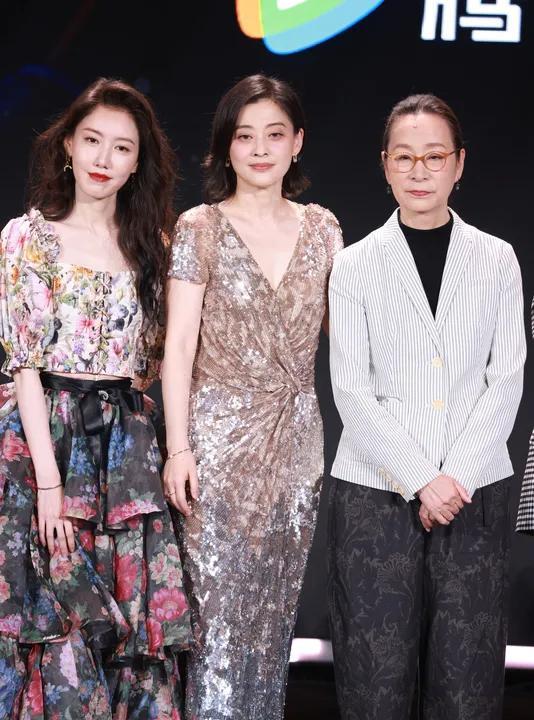《六姊妹》热播，家庭情感剧再掀收视热潮
由楼健执导，梅婷、陆毅领衔主演的电视剧《