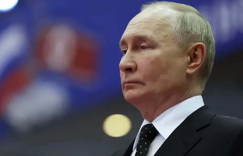 普京的强硬确实有诸多底气。俄罗斯在乌克兰的军事行动目标明确，去军事化和去纳粹化是