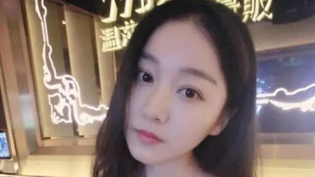 不愧是马龙的菜，34岁龙嫂夏露吸引米兰，穿高奢淡妆撞脸杨钰莹