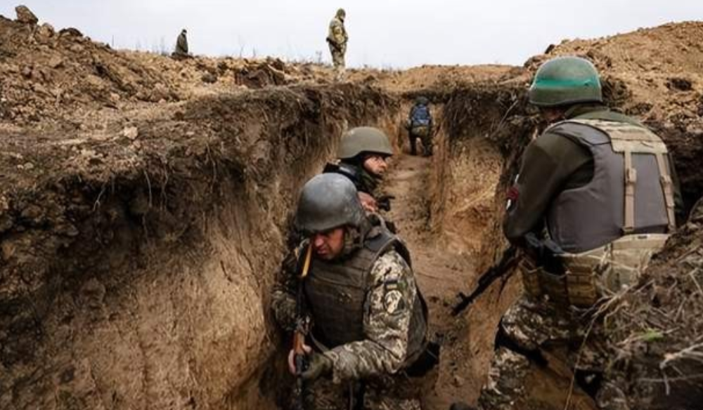 【别吹库尔斯克了，乌克兰军队逃兵就上万】据美国媒体报道，乌克兰军队装备不足士气低