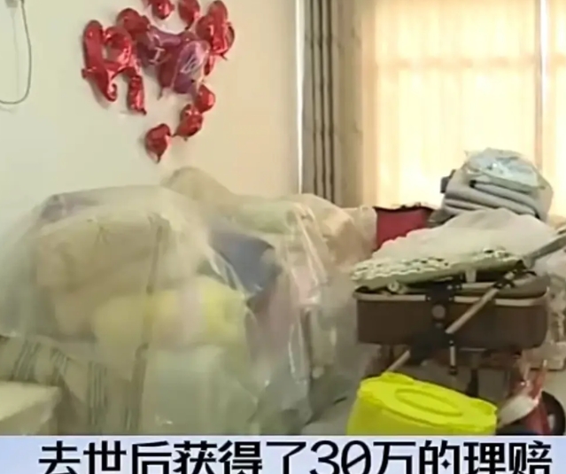 湖南一男子因病去世，留下30万理赔金，公婆说这钱给女子的儿子，他们先替孩子保管，