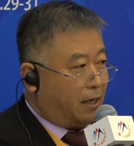 最近，一场学术交流会上的一幕引发了广泛讨论。中国学者杨旭光在会谈中直言不讳地对日