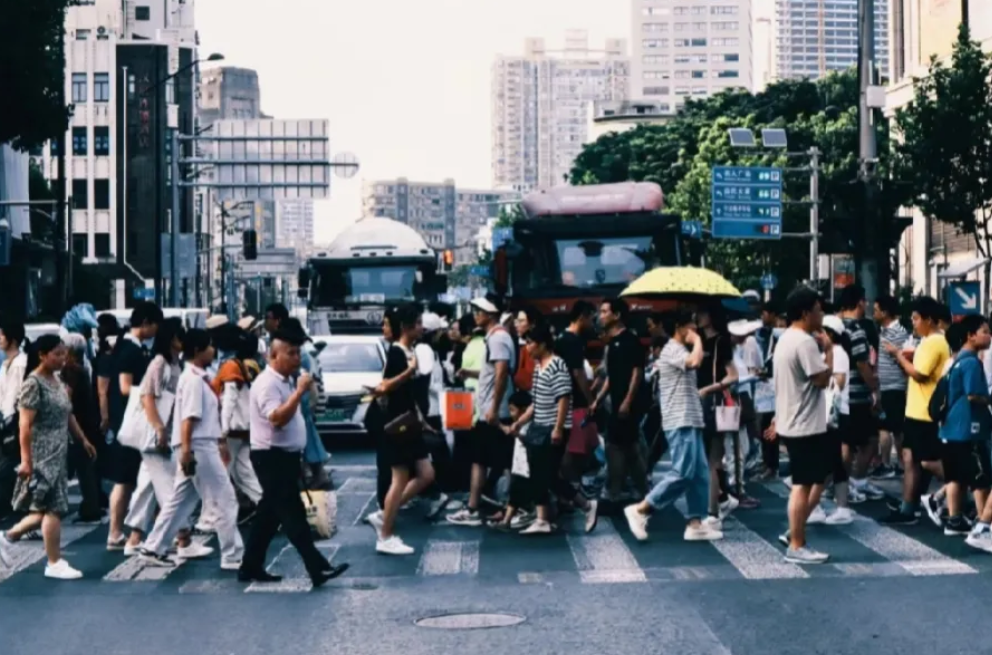 打破恶性循环：实现8小时工作制，才能让中国制造更强大

1. 非八小时工作制，让