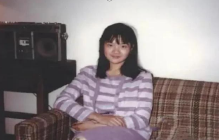 当年，陈凯歌拍《边走边唱》时，与“京圈公主”许晴传出绯闻，这个消息很快就传到了大