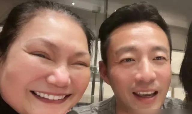 汪小菲和老S的夺子大战，法院判决如下！

两个孩子的抚养权判给汪小菲！

老S提