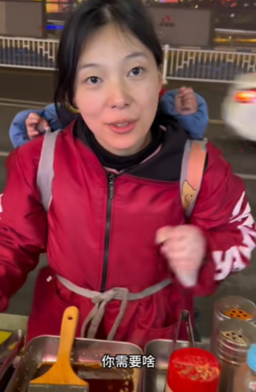 眼泪止不住的流！重庆，28岁女子的儿子得了先天性心脏病，急需手术治疗，而她的丈夫