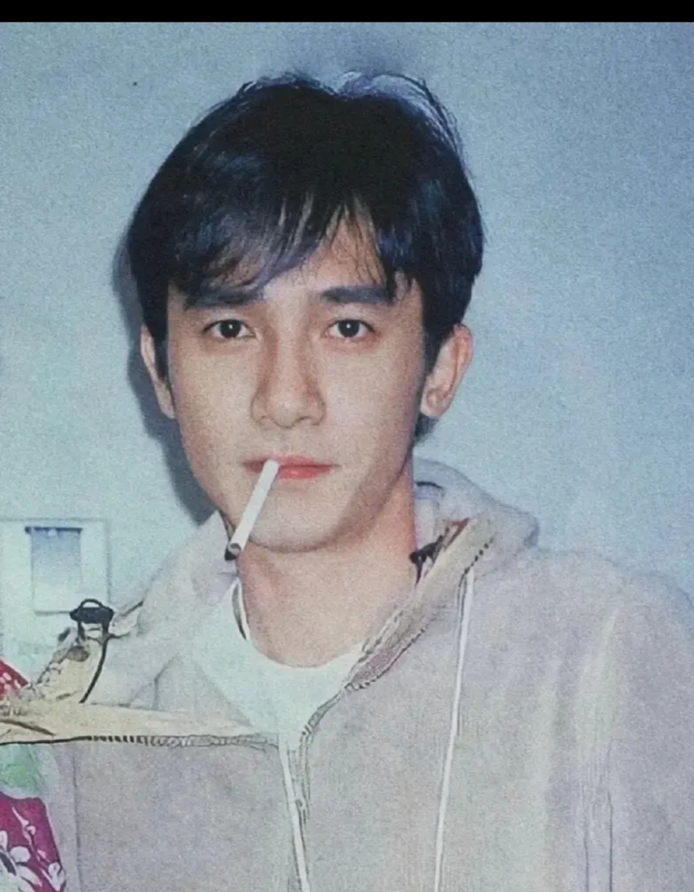 梁朝伟青涩剧照，影帝的演艺萌芽