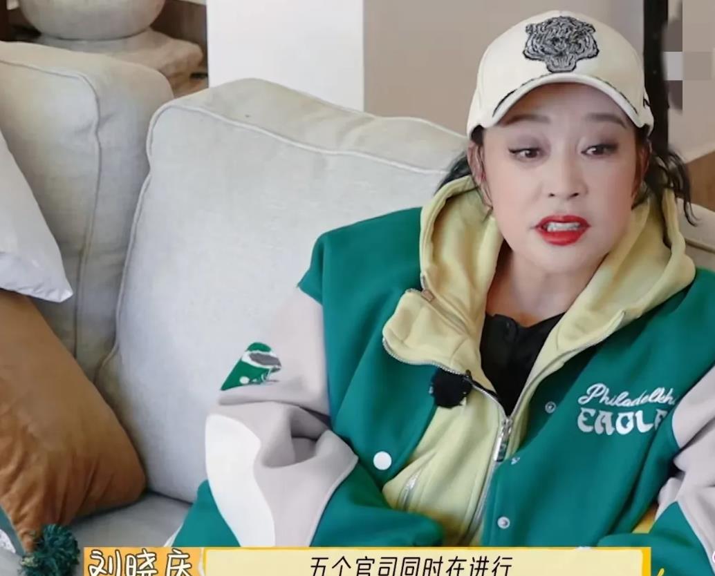 刘晓庆被人坑了，摊上一堆官司后，向太问她：“你怎么不找你老公帮忙？”刘晓庆立刻摇