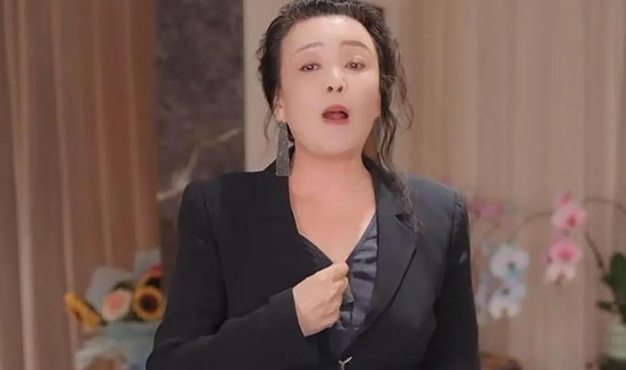 汪小菲、大 S 离婚后纠纷不断，张兰回应获网友支持。张兰称大 S 母女卖了她出资