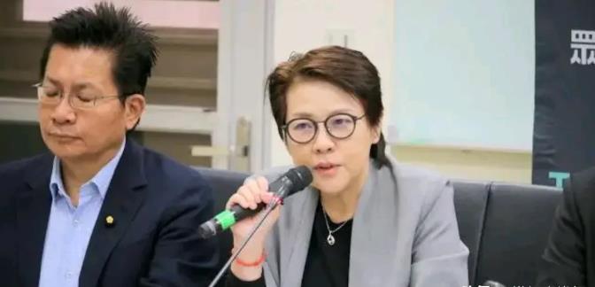 北检今天正式传唤黄珊珊，黄珊珊曾经表态没有神秘或私相授受问题！

前台北市长、民