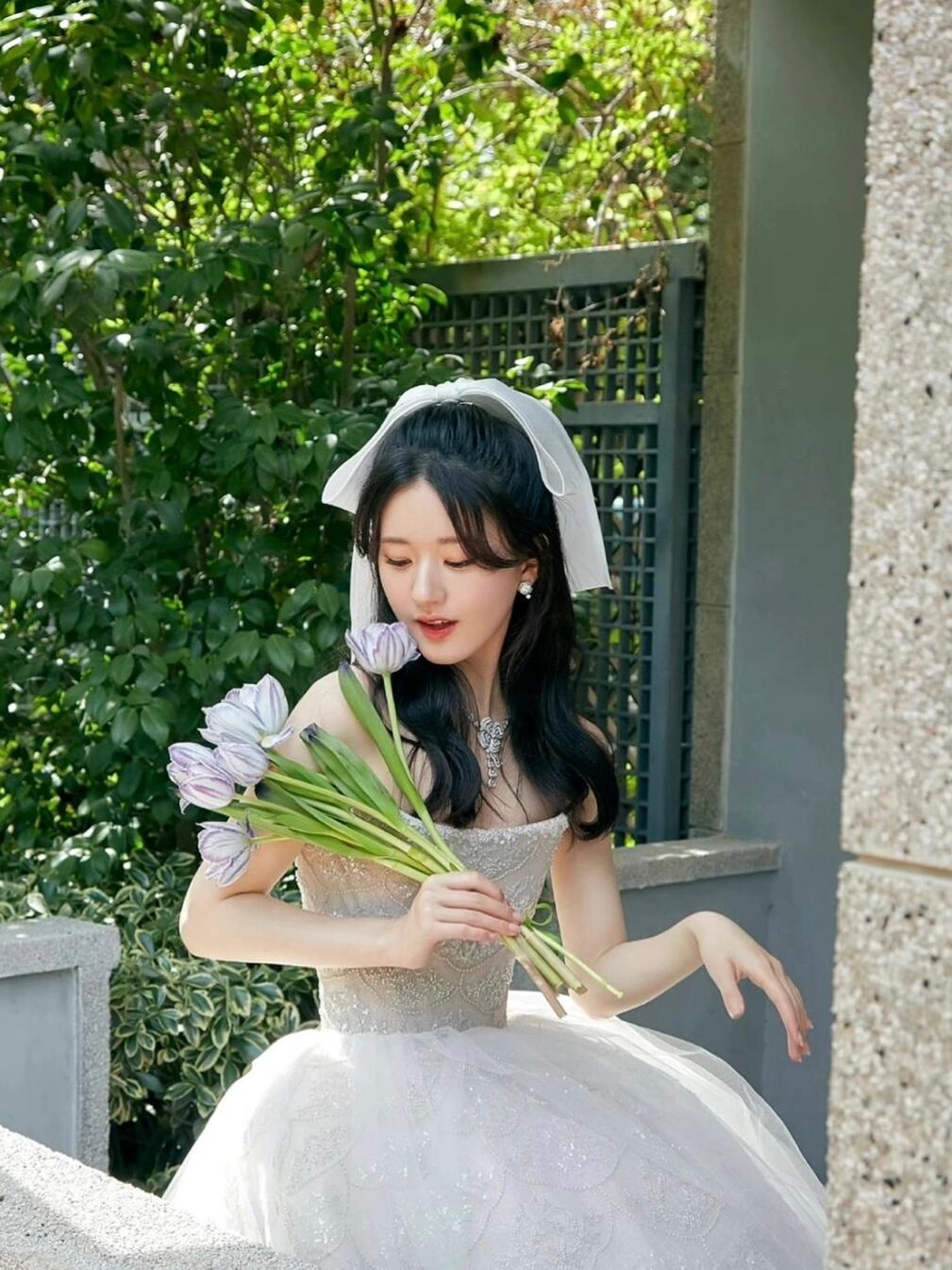 挑战发明星婚纱照|赵露思