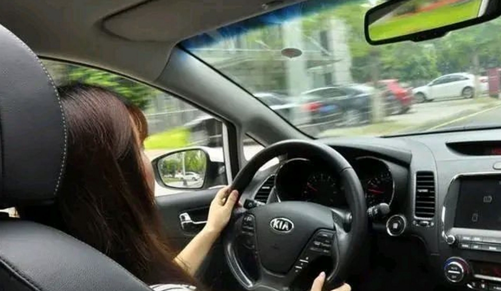 
不管是男人还是女人，只要会开手动挡汽车的，车技都差不到哪里去。
尤其是女司机，