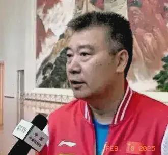 这位00后小将最近火出圈了！球打得漂亮不说，为人处世更让人挑不出毛病
 
赛场上