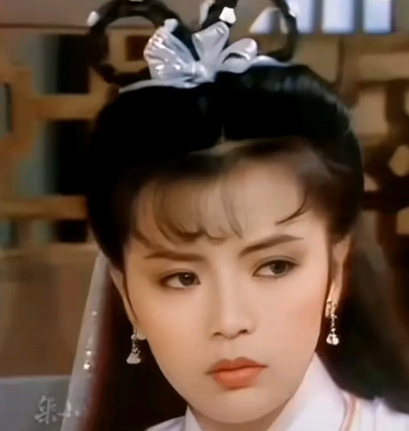 论美貌，她绝对是最美小龙女，没有之一[玫瑰]以前是，现在也是，为什么都没有家庭呢