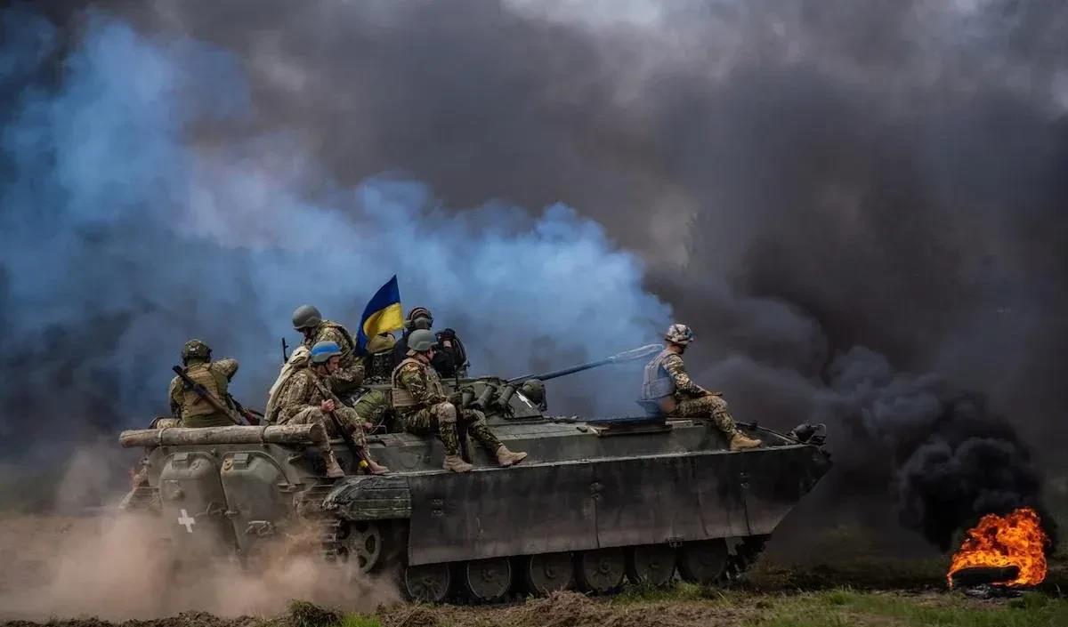 【泽连斯基改变兵役条款】3月7日，乌克兰总统泽连斯基签署了一项法令，将在前线作战