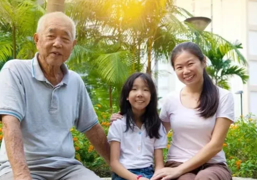 江苏南京，女子联合娘家人殴打婆婆后，夫妻俩搬到岳父家住。小儿子娶妻后孝敬婆婆。遗