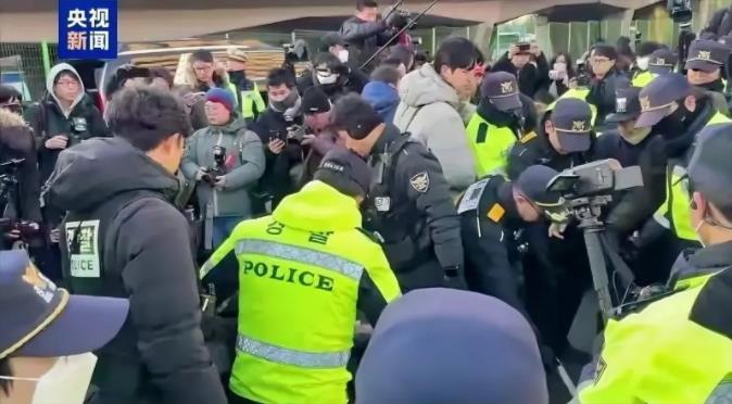 总统警卫处己成为尹锡悦的最后堡垒。为了实施成功抓捕，韩国“公调处”可能会采取以下