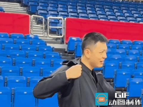 杨鸣和刘维伟的暧昧时刻，刘维伟：咋了？回去了奥？杨鸣：给你腾地方，太累了，昨晚没