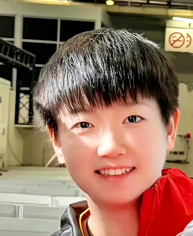 孙颖莎去看了邓紫棋演唱会，但是全网没有一张照片流出来，这才是真球迷！

而且邓紫