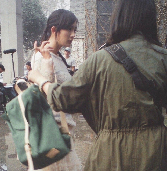 少女时期的杨幂，这颜值放现在也得横扫校园剧啊！可能幂姐早早就毕业了，咱们只能在回