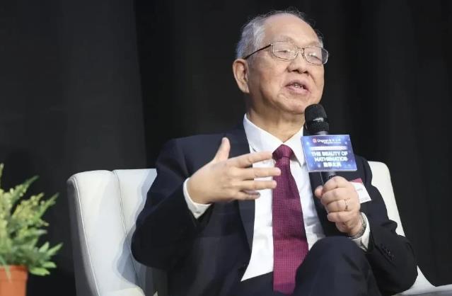 面对美国政府的严重歧视，华裔科学家别无选择只能离开。迟早得靠自己，哪有一个大国的