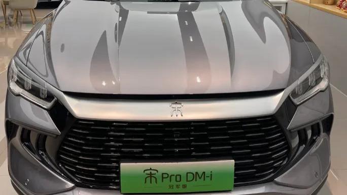 比亚迪宋Pro DM-i冠军版，续航升级，智能配置再突破，你选哪款