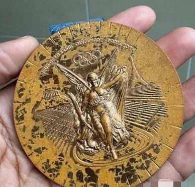 惊！！！根据法媒本月报道，距离巴黎奥运会仅仅过了半年的时间，就有100多枚奖牌需