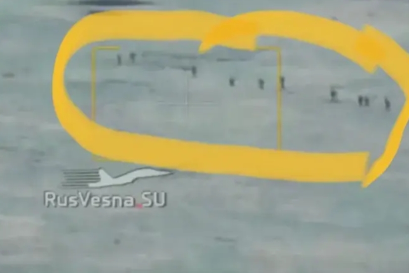 年初就说过，乌军兵败如山倒终会上演，这不就来演了嘛！
在库尔斯克开阔的草原上，大