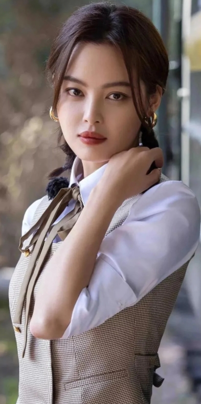 辛芷蕾：素颜真我，演绎自然之美