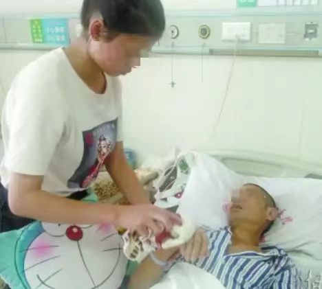 广东广州，78岁的老婆婆照顾不了自己了，她想起了自己的女儿，她让女儿每个月给她1