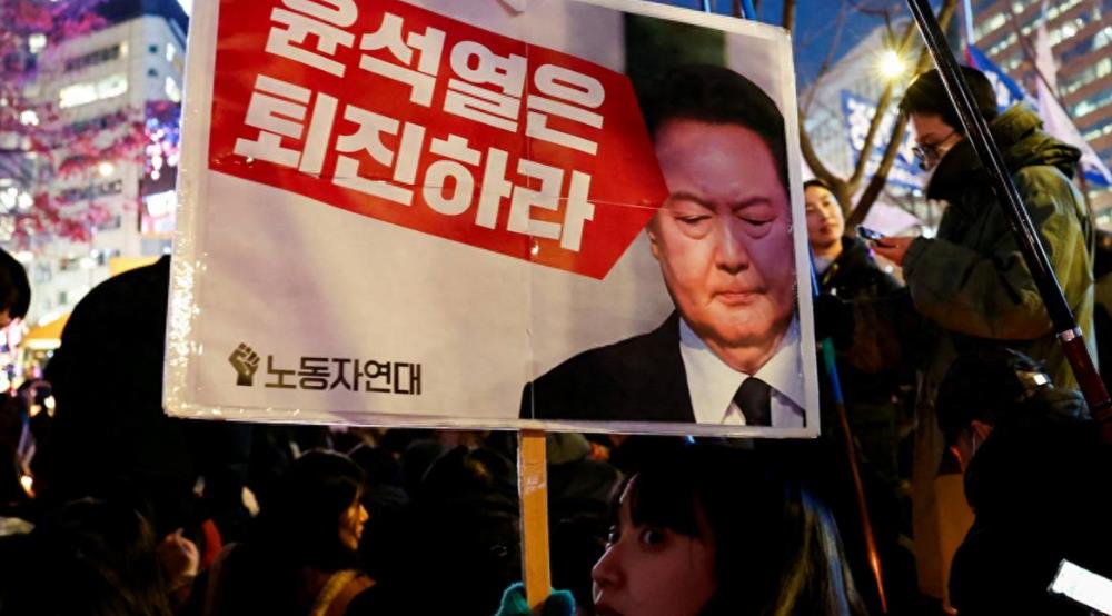 尹锡悦戒严风波后，只剩下两条路可走，韩国防务长官已先行辞职，对于相关事件，中方回