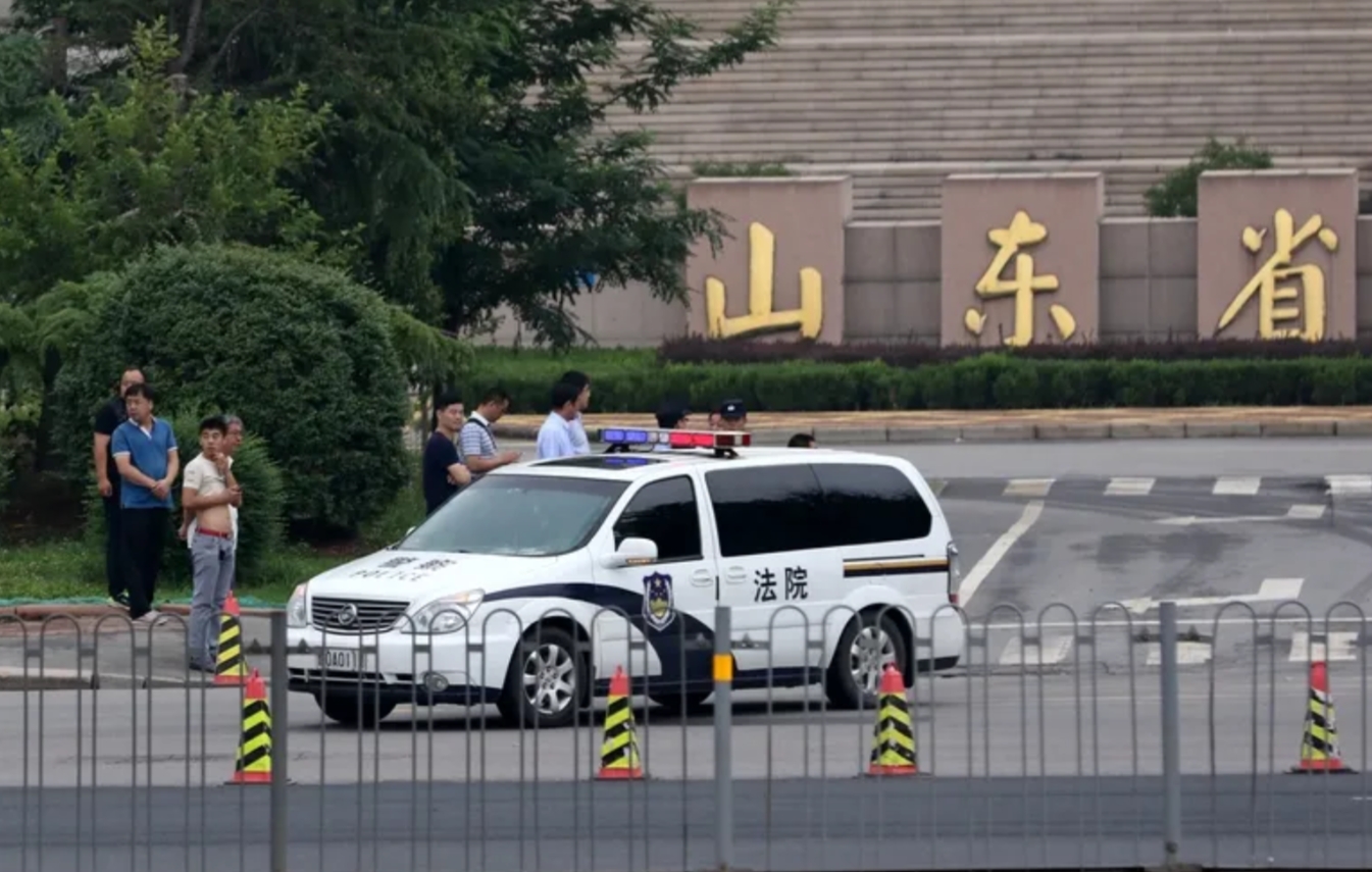 刚才山东高院判了侯元祥案，他被判六年，罚1000万。
问题一、
说​侯元祥和他的