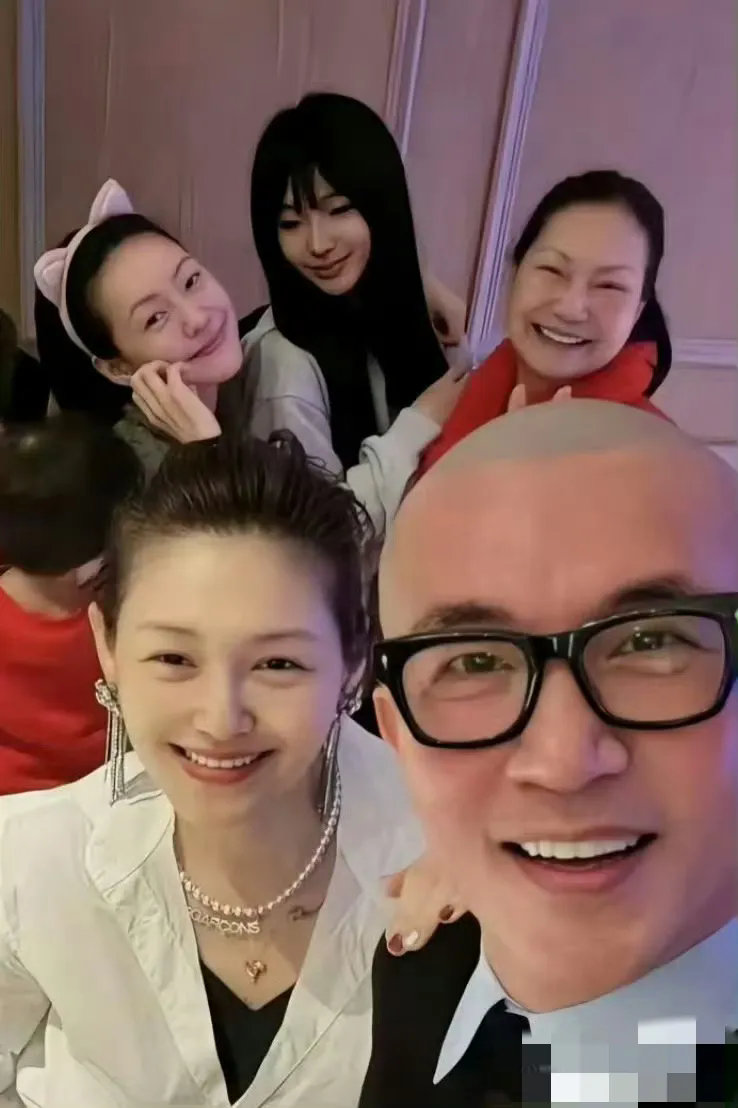 小s沉默半个月后首次发声：
感谢大家用不同方式悼念我姐姐[祈祷]
蔡康永也说：活