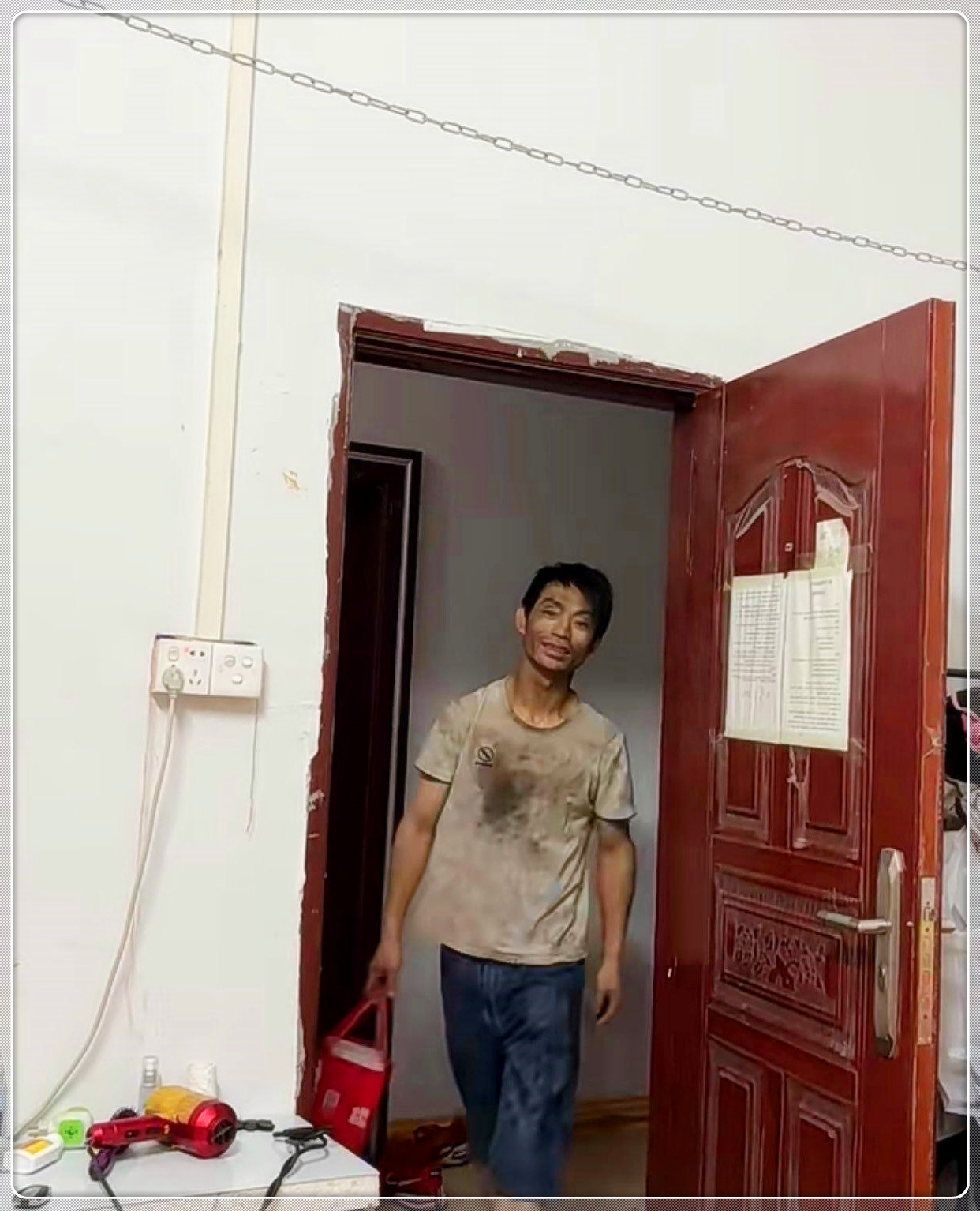 闺蜜老公，建筑工人，晚归但月薪上缴，如何评价此男？