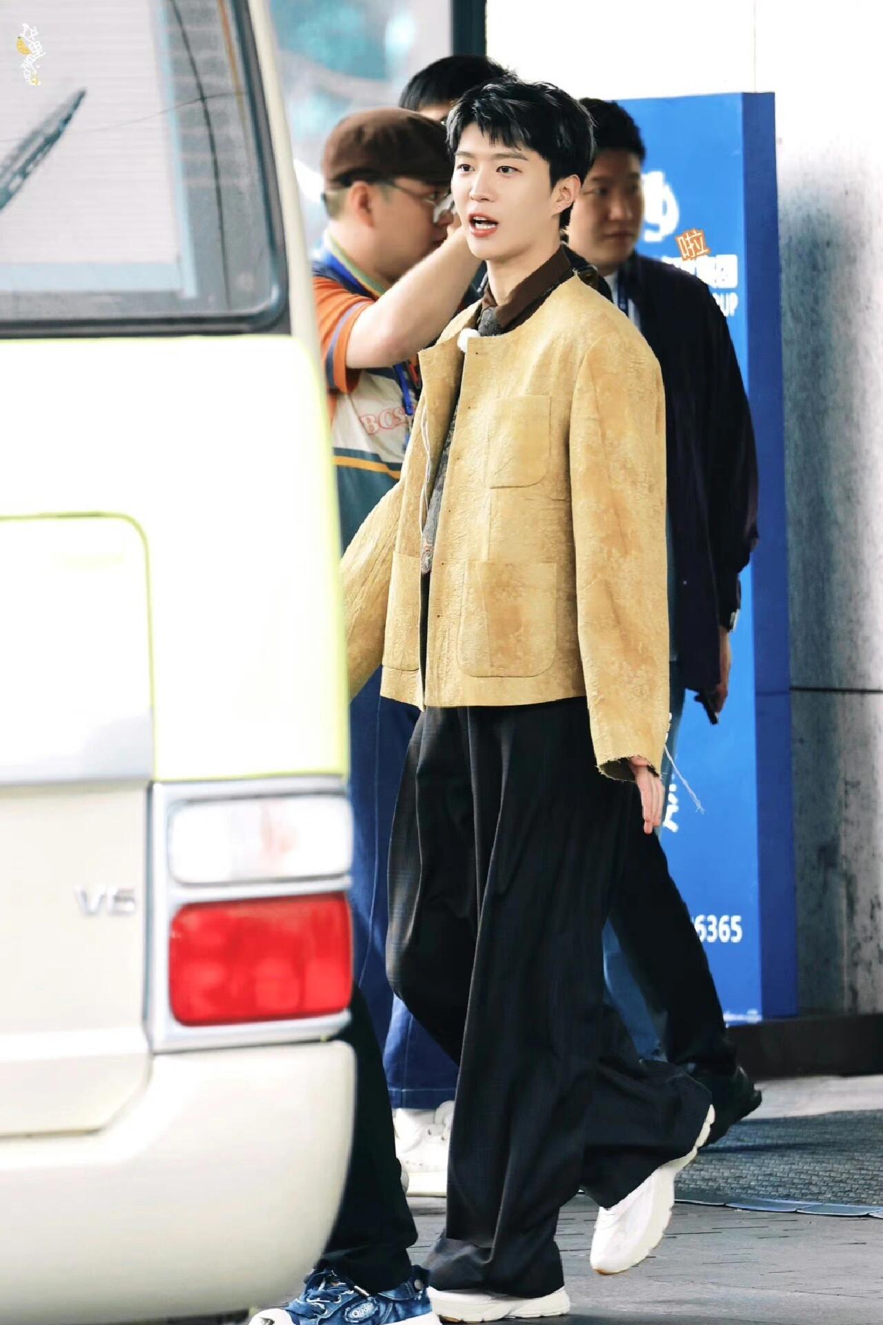 范丞丞穿搭好清新