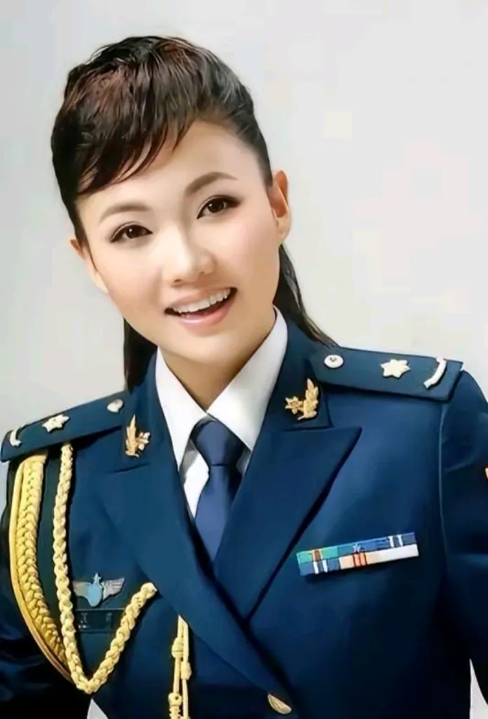 著名女高音歌唱家王莉目光如霖，俊目流眄，樱唇含笑，曾与刘和刚有过一段情缘，但最终