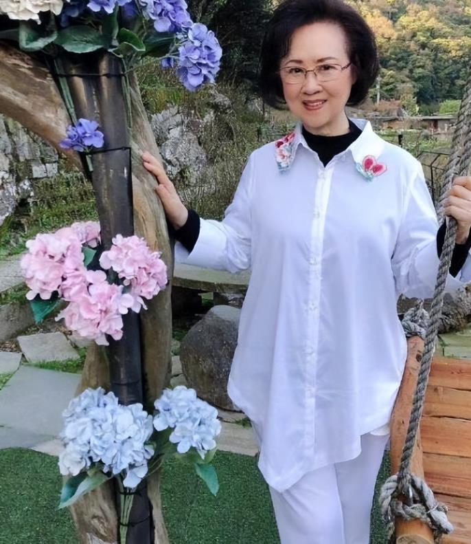 琼瑶86岁还有勇气和能力安排自己的生死，太强大了！
 
这件事让我对她尊敬起来，