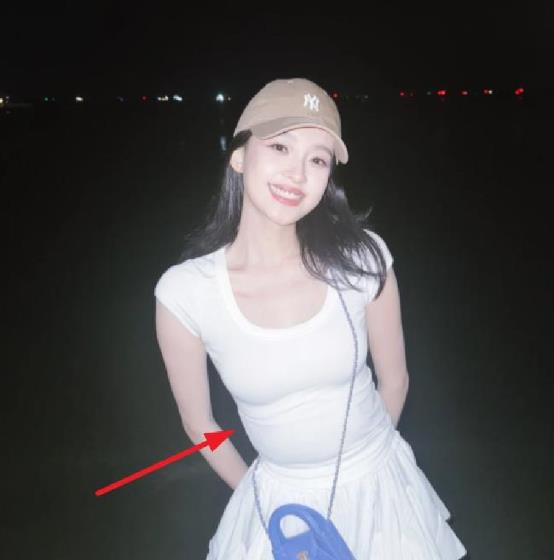 孙怡初入演艺圈便凭清新形象备受关注，塑造多个令人印象深刻的角色。近日，她大方晒出
