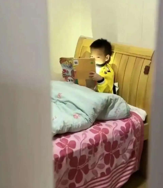照这样下去，这孩子将来不是考上清华就是北大！