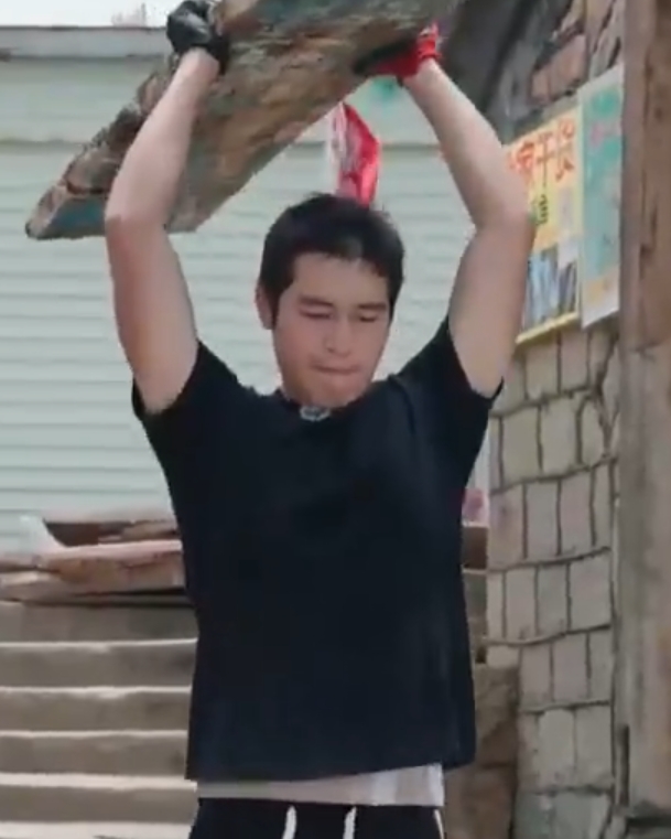 徐锦江真的把徐菲养的很好