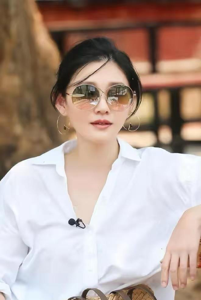  
 
蛇太君深夜发文再次引发争议 
这次不再用“心碎”之类的煽情字眼 
直接点