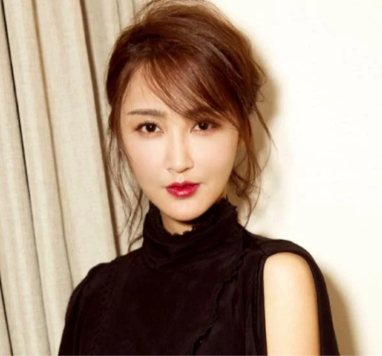 张萌：才华横溢的影视女演员与制作人 
