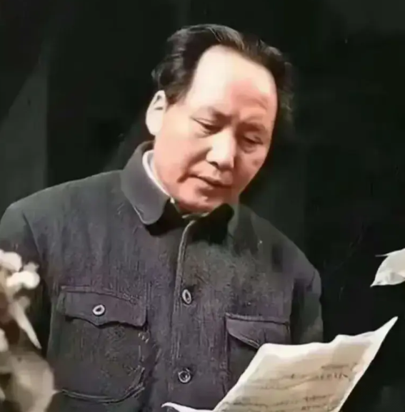 在 1954 年 2 月 10 日中共七届四中全会上，陈云提出反对喊“毛主席万岁