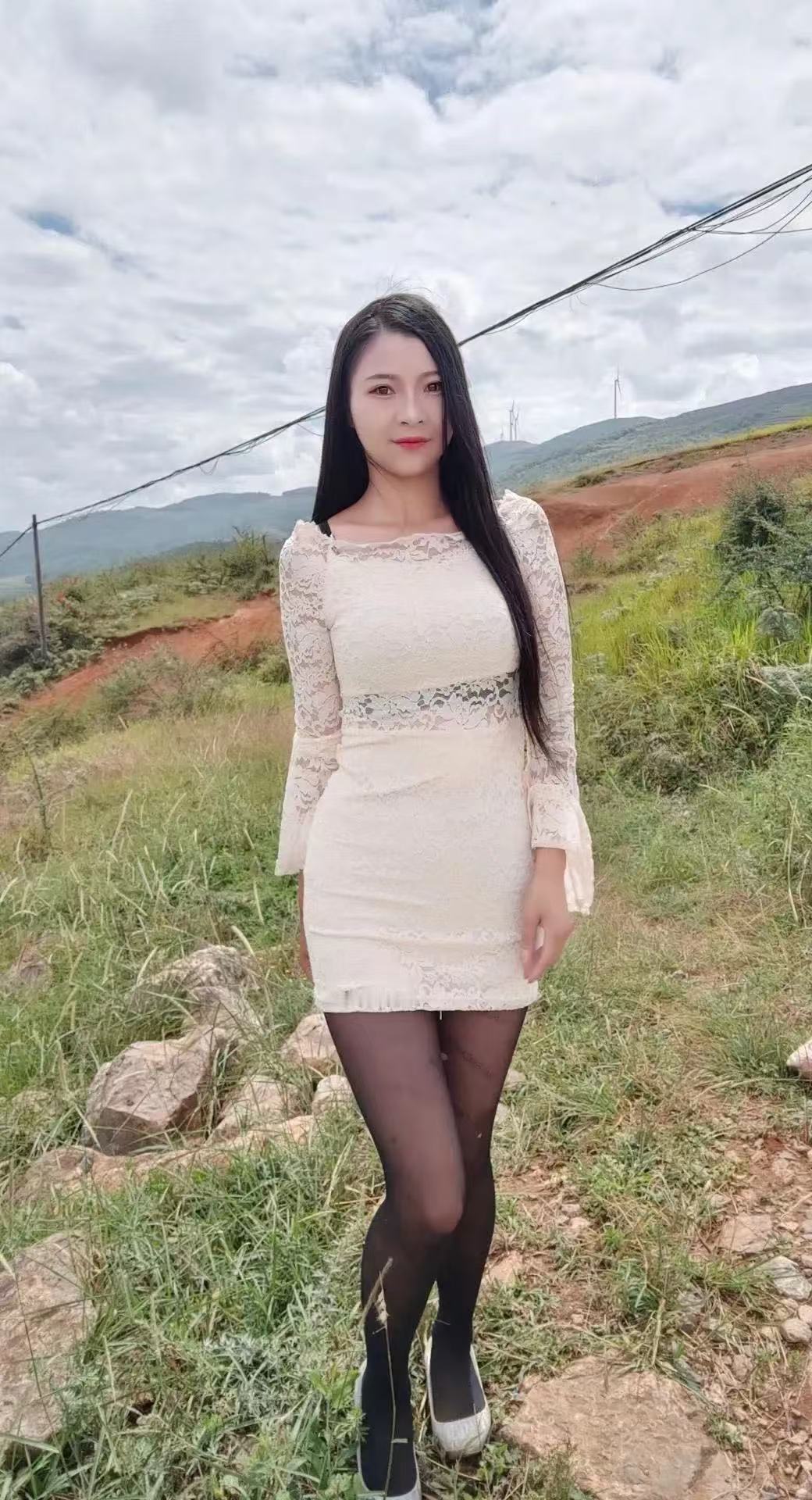 你说荒郊野岭的嫂子会答应吗哈哈哈