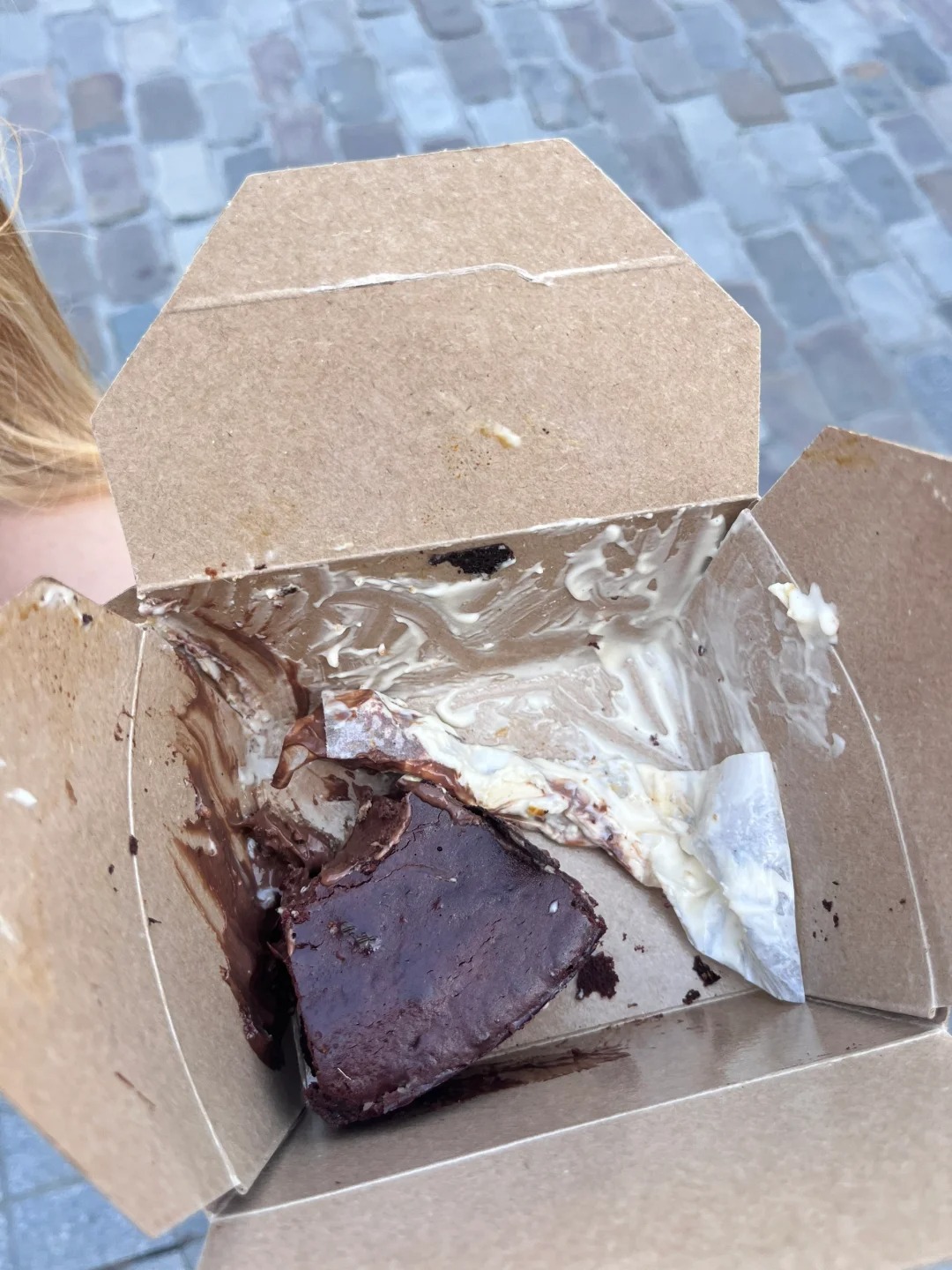 巴塞罗那小偷真的太猖狂了
在哥特区joncake买巴斯克
出来的路上突然冲出来一