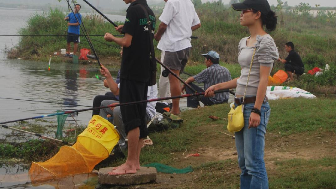 水中连绵草，八成是鱼道