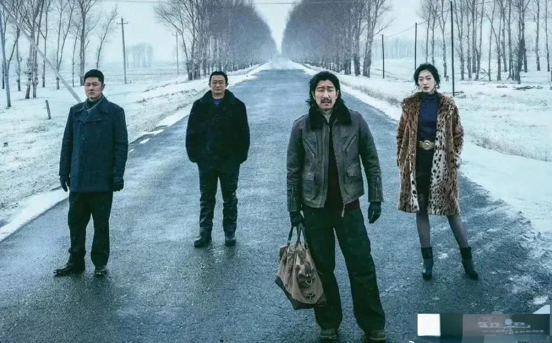 任重、王千源让人意外！
《漂白》中，王千源饰演的“邓立钢”，是四人中的老大，看起